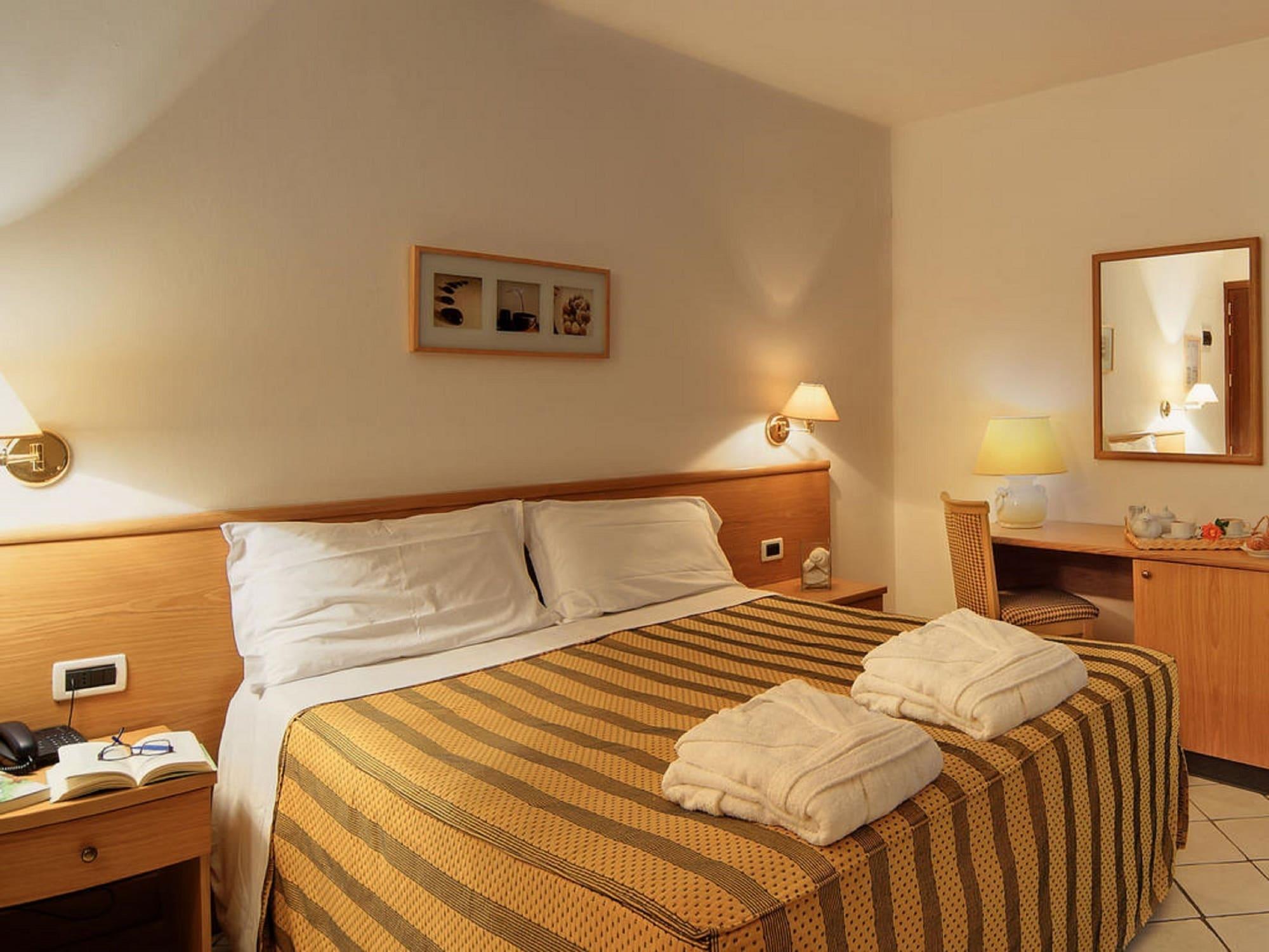 Hotel La Luna ايسكيا المظهر الخارجي الصورة