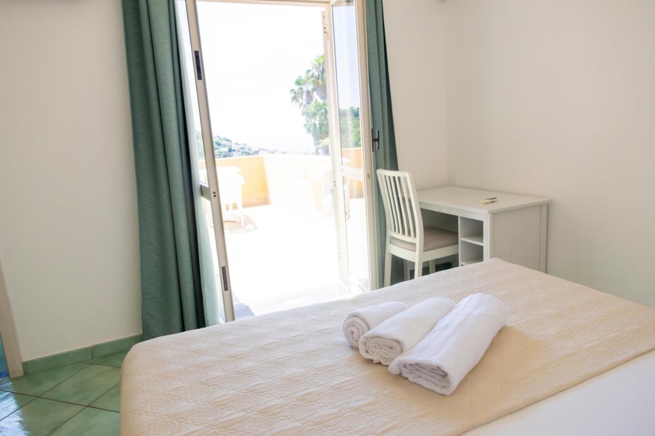 Hotel La Luna ايسكيا المظهر الخارجي الصورة