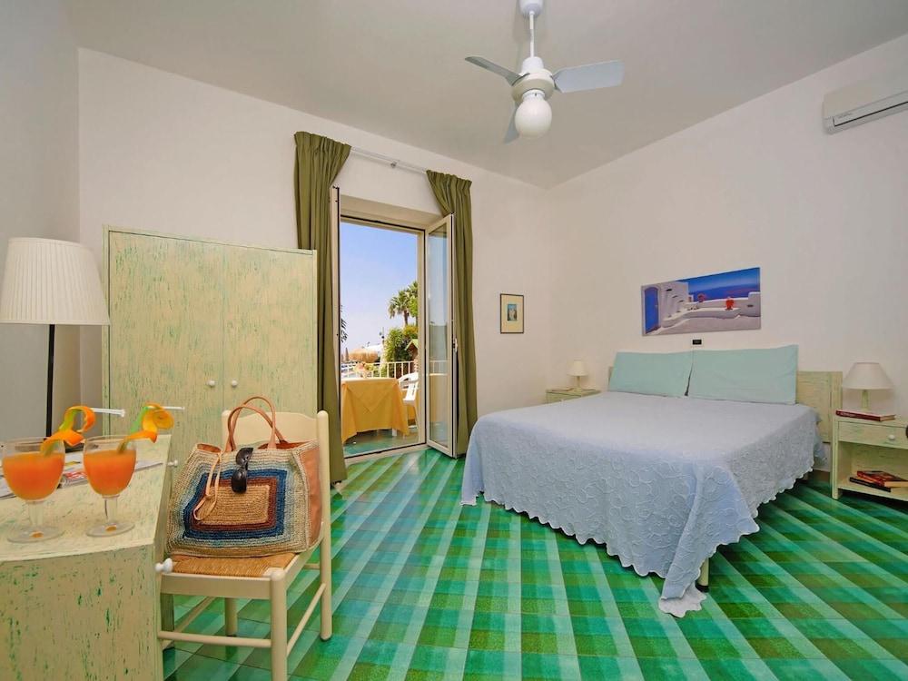 Hotel La Luna ايسكيا المظهر الخارجي الصورة