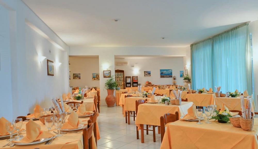 Hotel La Luna ايسكيا المظهر الخارجي الصورة