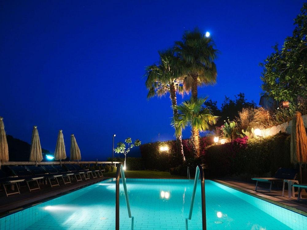 Hotel La Luna ايسكيا المظهر الخارجي الصورة