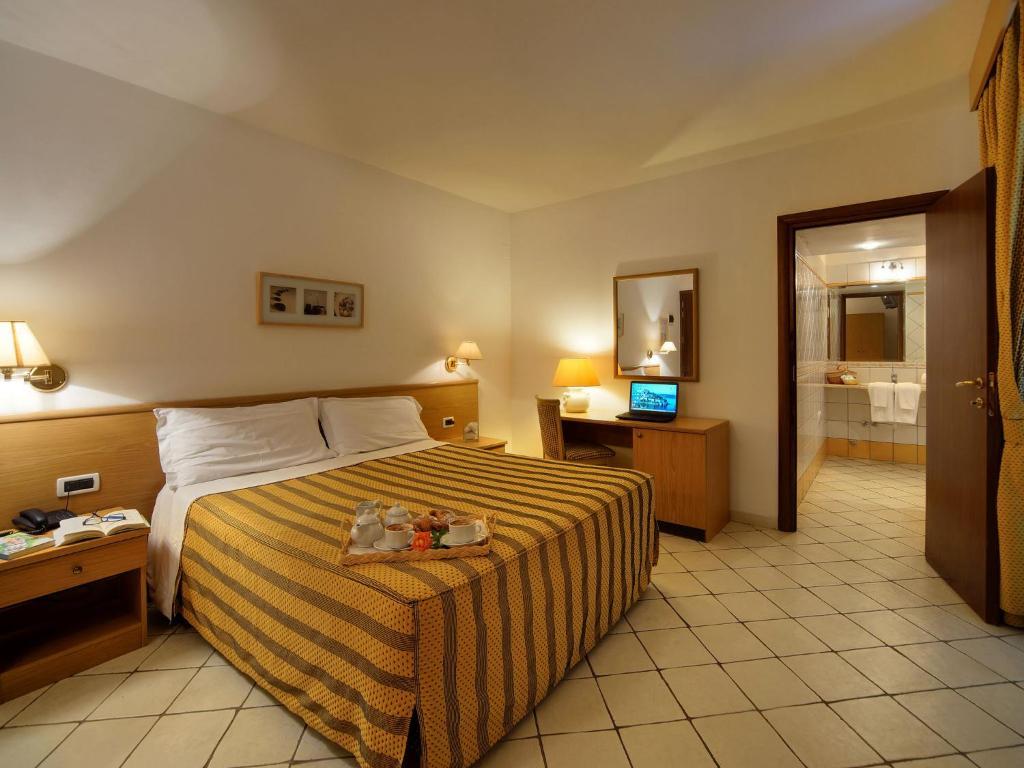 Hotel La Luna ايسكيا الغرفة الصورة